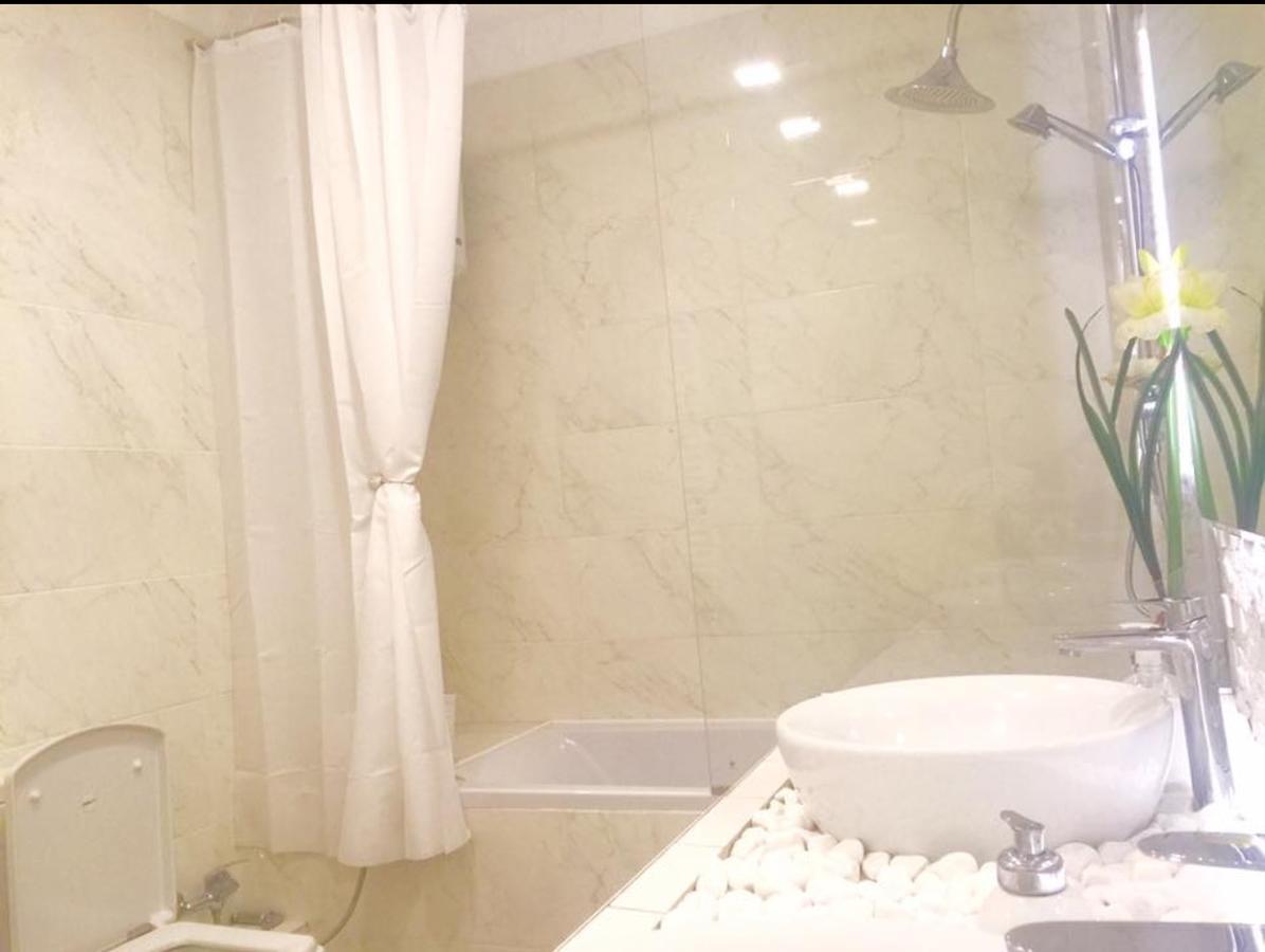 2 Bedrooms Heart Of City Center Кишинів Екстер'єр фото